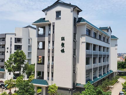 中國(guó)聯(lián)塑捐資助學(xué)，助力龍山中學(xué)煥發(fā)新輝